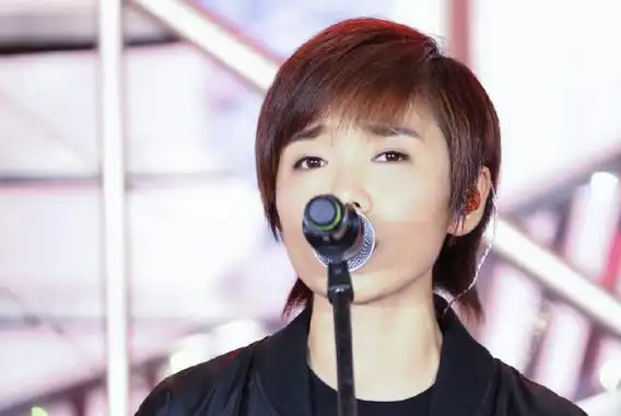 许飞十大热门歌曲排行榜寻水的鱼上榜第一最为催泪