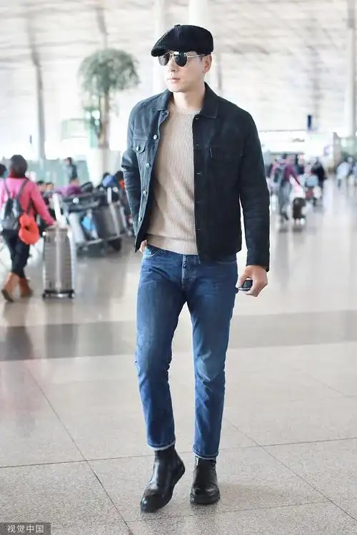 组图:张亮穿夹克牛仔裤简约范儿长腿瞩目 机场走出t台既视感