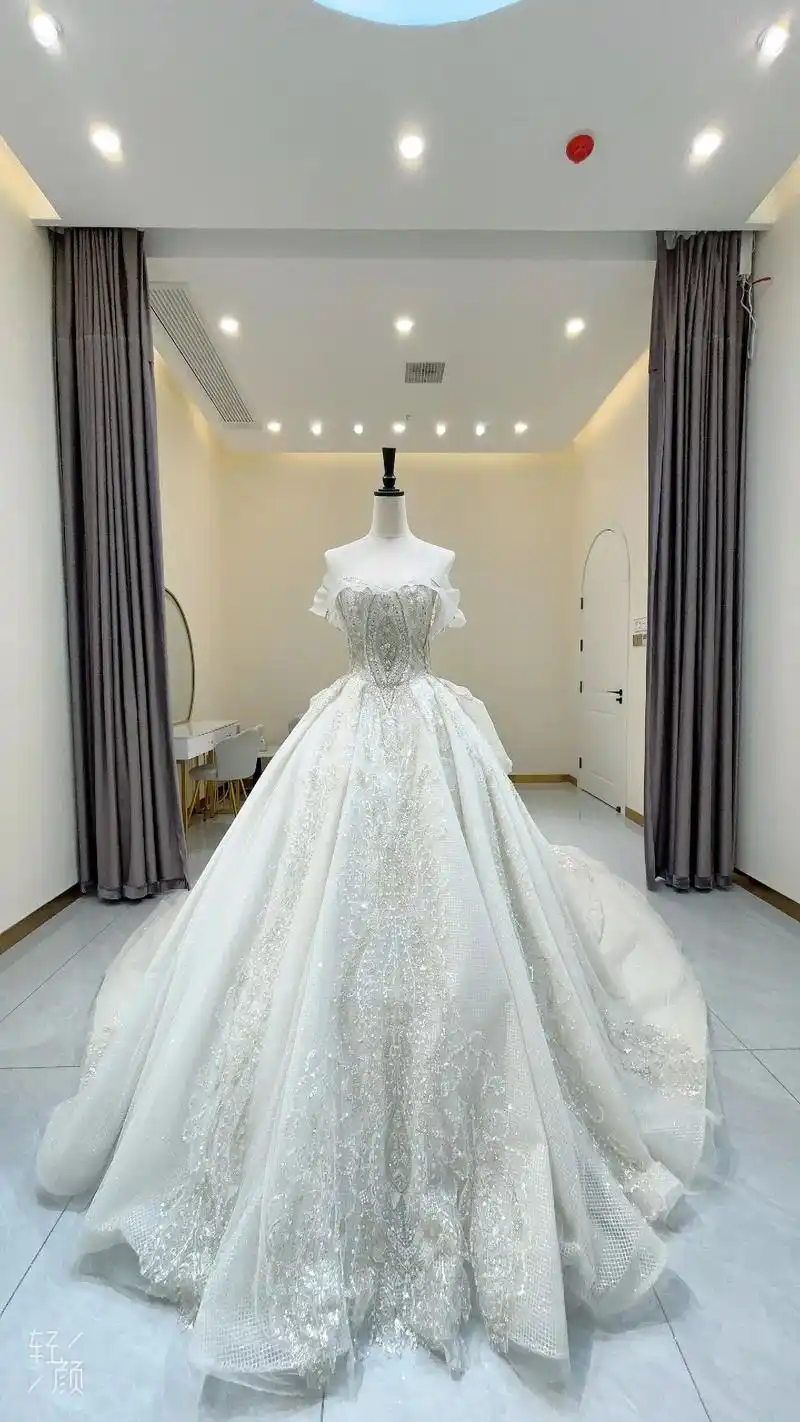 孝昌卡络婚纱|一字肩长款拖尾主纱