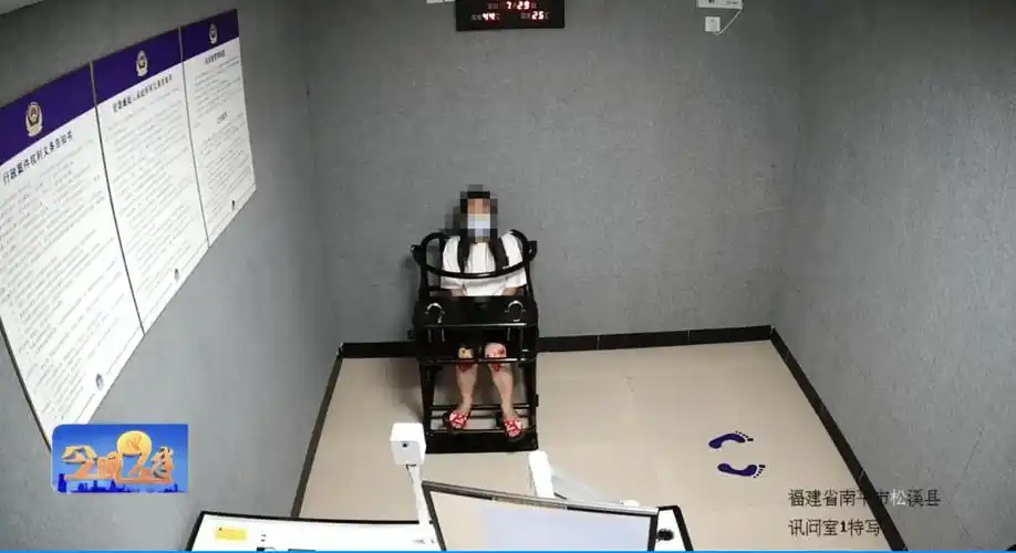 殴打正在执法的警务人员,涉嫌妨害公务罪,已被县公安机关依法刑事拘留