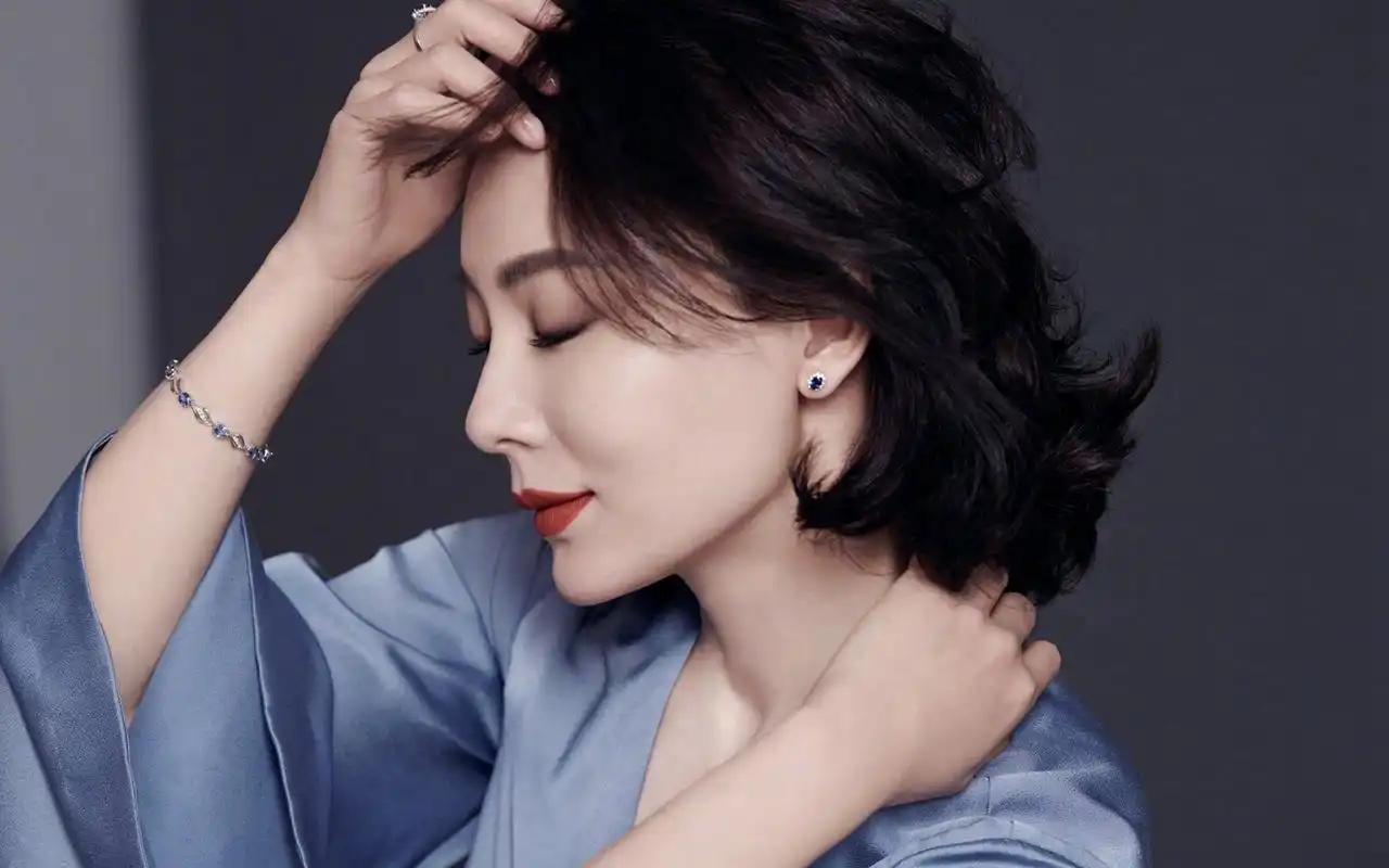 陈数优雅知性写真桌面壁纸