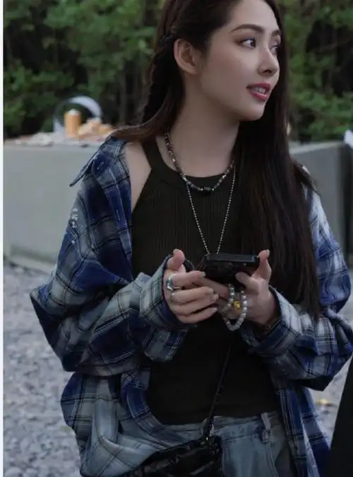 大理偶遇40岁郭碧婷:人群中美得「扎眼」,我直呼向佐有福气了