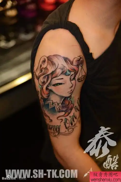 胳膊个性小小美女纹身图案