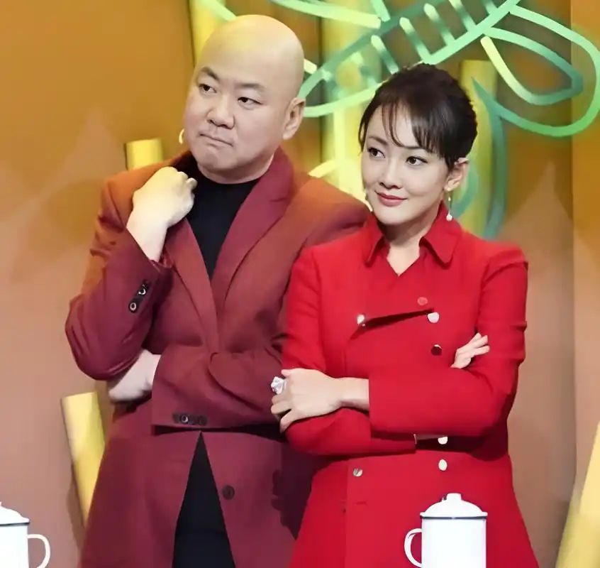 牛莉曾8次登上春晚舞台,其中3次与郭冬临组合表演,让人误以为她们是