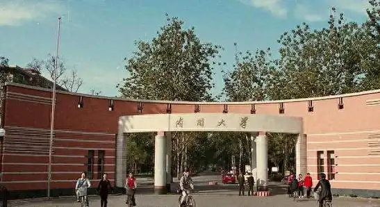 2005年北京一女子菜市场买螃蟹递给老板一张美元引出间谍案