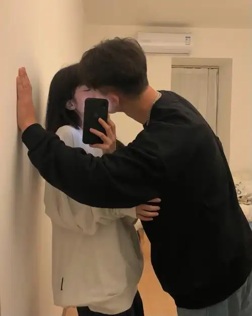 甜甜的情侣对镜拍照姿势对镜拍yyds