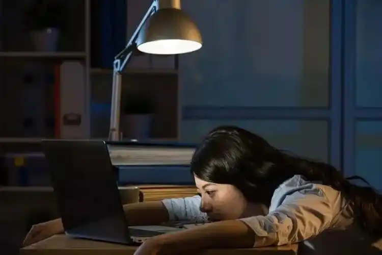 夜班熬的是命上海交大研究发现熬夜上夜班与主要心血管不良事件风险