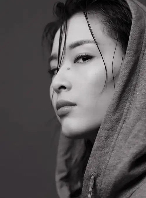 吴敏霞黑白写真霸气十足网友帅裂屏