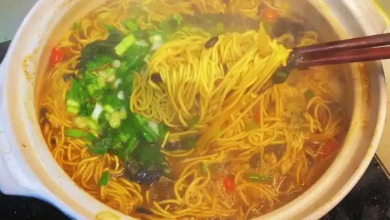 答应我 一定要试一下广西老友伊面!