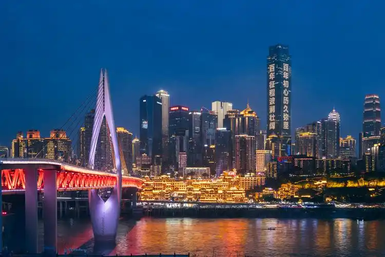 来一个建党百年主题的城市风光重庆洪崖洞