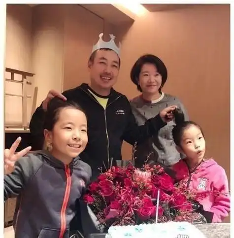 回顾刘国梁妻子王瑾为爱退出国家队身价上亿婆婆把她当女儿疼