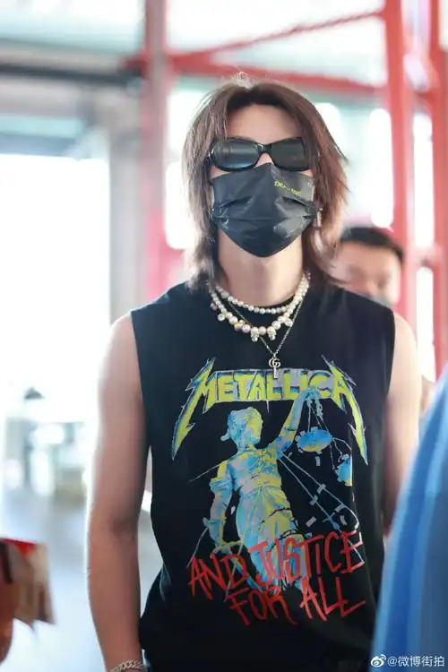 小鬼王琳凯超话#街拍时刻#2022/07/06@小鬼-王琳凯最新机场街拍