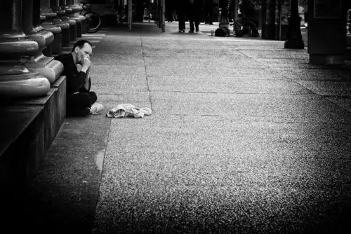 空白吹口琴的流浪汉