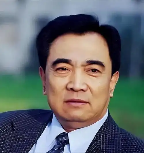 老戏骨鲍国安:70岁与患难妻子相伴一生,称杨钰莹不是我的儿媳