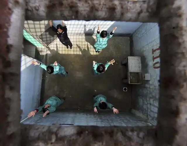 4月11日,浙江省金华市,监室外的放风场大小只是