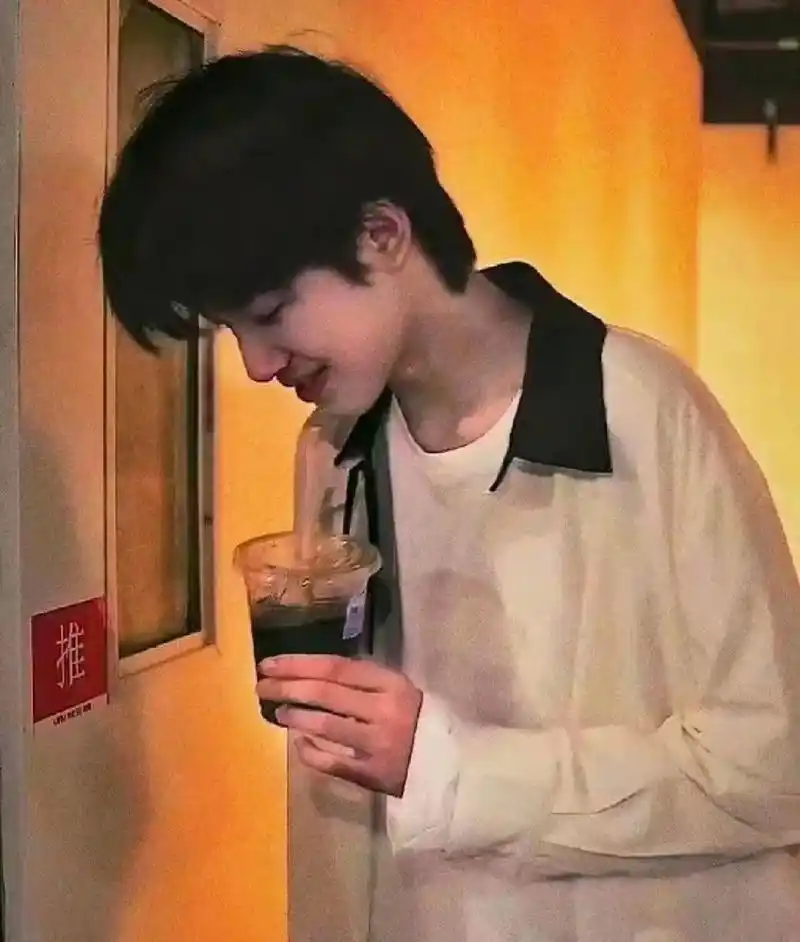 张极头像 背景图