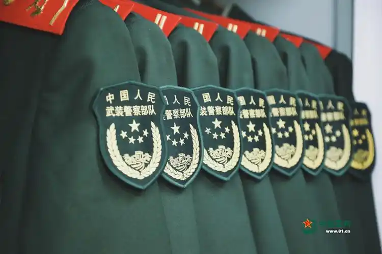 细节控看过来带你走进武警小哥哥的几何世界5