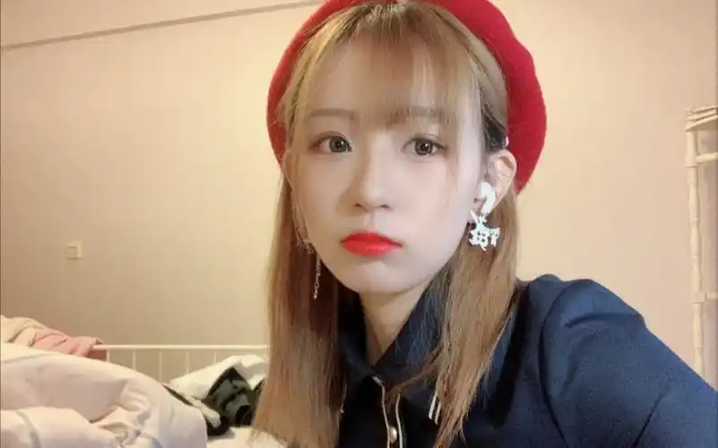 【gnz48李姗姗】单身狗的情人节如何过,看下册册就知道