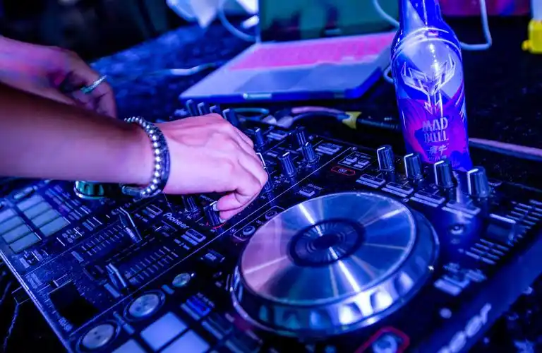 丨麽多动漫嘉年华丨疯牛电音酒炸裂次元壁, 荡起你的童真爱玩心!