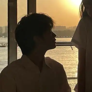 的唯美双人情头图片真人情侣清晰大图自拍照情头一左一右唯美情侣头