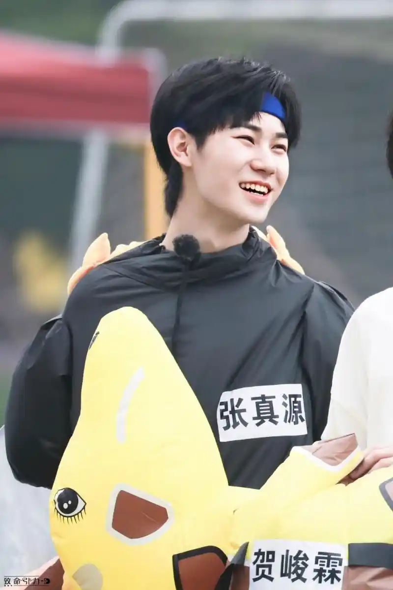 时代少年团张真源  自从看了夏日运动会上的小张张,从此一发不可