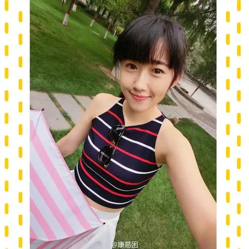 "人大校花"康逸琨晒新照