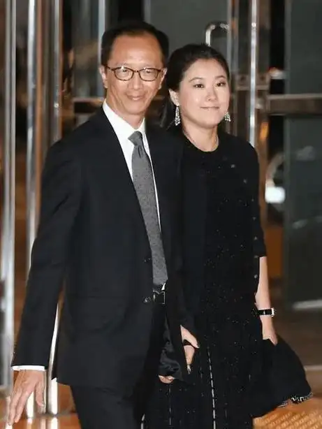 鲜花插在牛粪上的4对明星夫妻林青霞上榜你认识几对