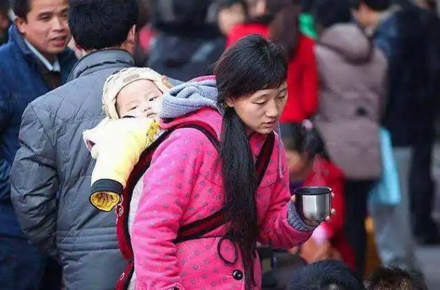 后悔生2胎,37岁宝妈深夜崩溃发朋友圈,内容惹人心疼,引共鸣