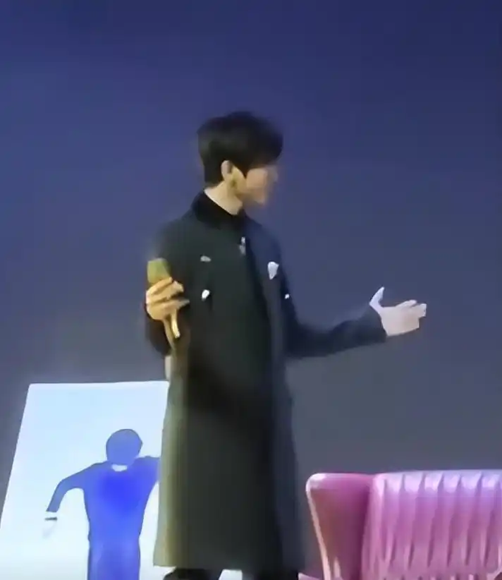 "贵公子"蔡徐坤:一个胸针1000万,坐拥千万豪宅,他究竟有多壕