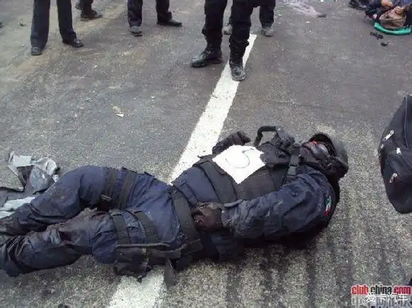 墨西哥特警被毒贩伏击,全部牺牲