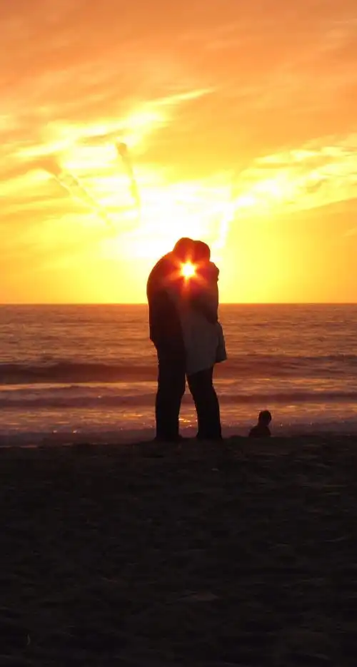 黄昏落日情侣唯美浪漫iphone苹果手机壁纸-爱情-壁纸下载-美桌网