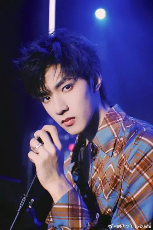 90blue-刘耀文@时代少年团-刘耀文#凝聚v力量#lyw#和刘耀文一起定格