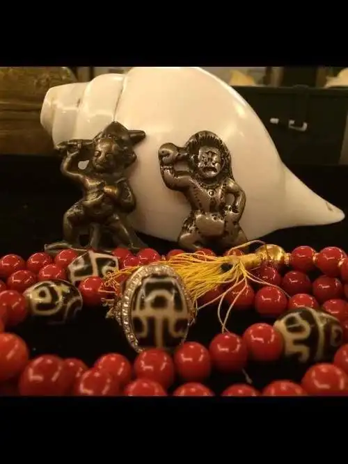 杨子收藏天珠至今已经快有20年的时间,很多极品天珠都被他收入囊中,他