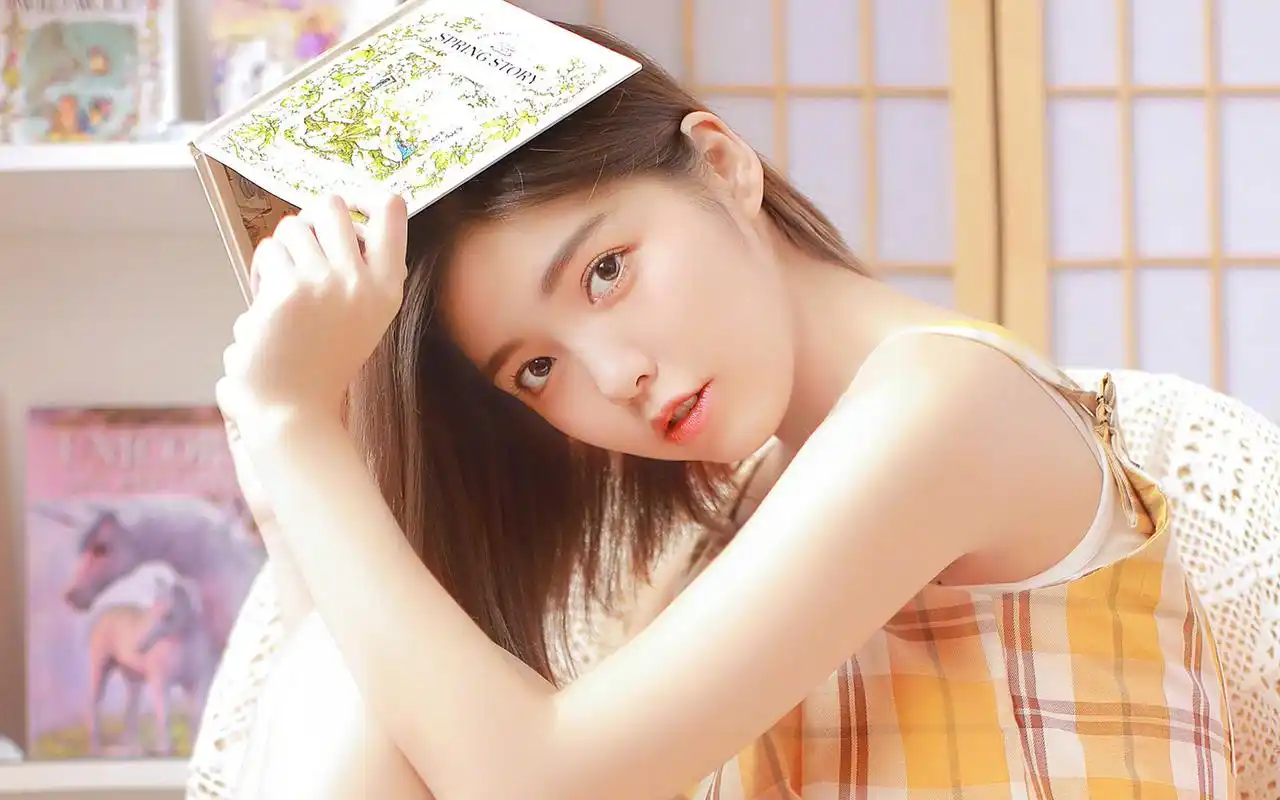 清纯美女图片高清桌面壁纸