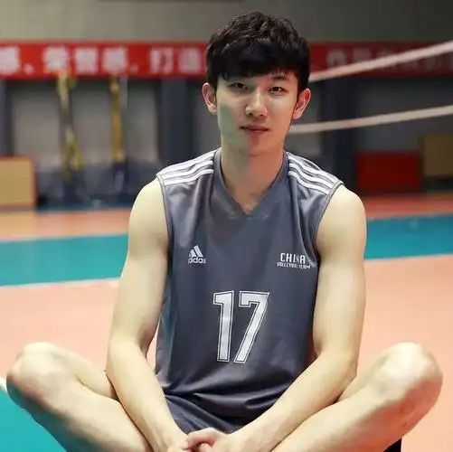 他是男排的颜值担当,高个长腿身材好,能下厨会外语了解一下?
