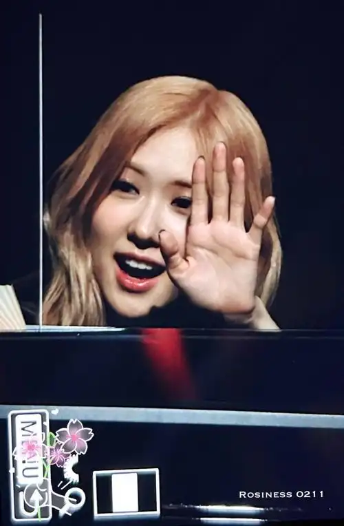 ros07超话78#朴彩英自拍#【朴彩英消息】230522@roses_are_rosie