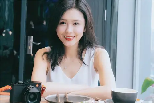 王蕾初春最新写真曝光 一笑百媚港范儿吸人眼球