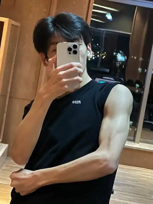 猛男我想看腹肌