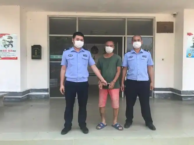 群众举报有人藏枪,万宁民警迅速破案抓人缴枪