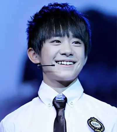 呆萌可爱和大佬范十足的易烊千玺,你更喜欢哪一个他呢?