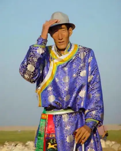 回顾中国第一巨人鲍喜顺不听医生劝阻执意生娃儿子现身高多少