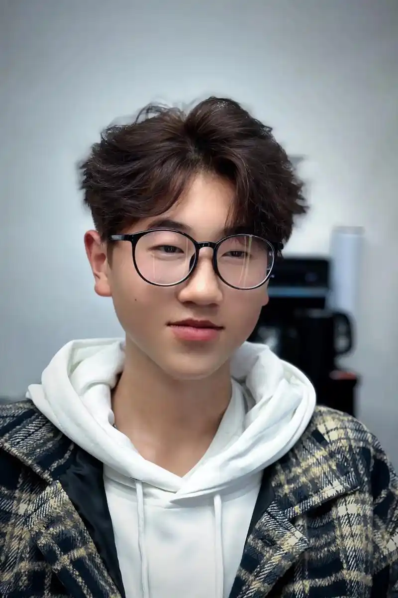 小伙16岁征婚#男生烫发发型推荐 #完美侧颜杀 #潮男改造 - 抖音