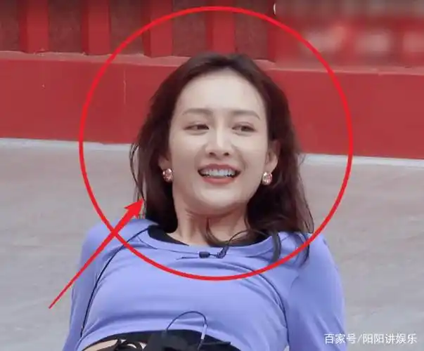 王鸥身材怎么样呢?当她躺在地板时,和其他姐姐的差距太明显了