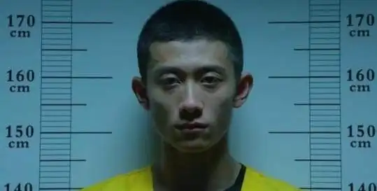 明星电影中进监狱测量身高不小心暴露了真实身高看有几人在撒谎