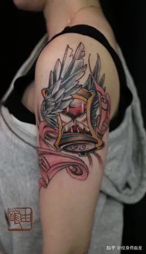 由龙纹身作品大臂纹身图案