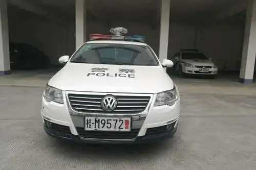 【第一次】13.桂m9572警迈腾牌小型轿车