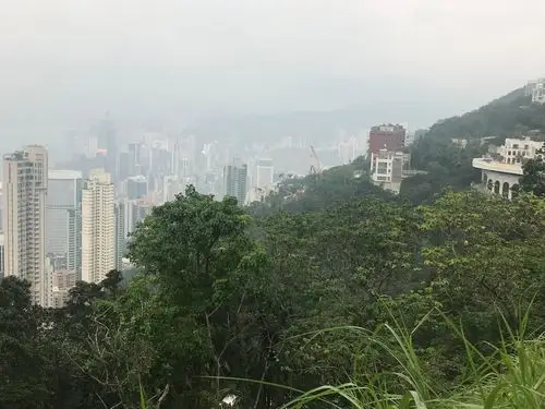 香港太平山顶是香港最高点,海拔554米,位于香港岛西北部,一直是香港的