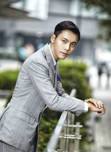 2015年9月20日凌晨,陈伟霆发文《致你们》,阿sa蔡卓妍发文《致每个