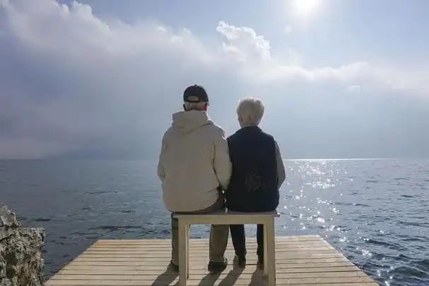 当父母老了……(催人泪下)