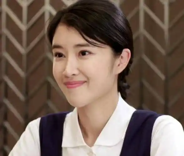 那山那海:奚望太美了,30岁的她依然少女感十足,又一个星二代崛起了.